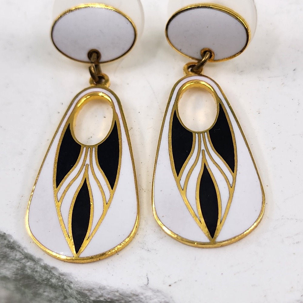 Vintage Black White Enamel Teardrop Dangle Earrings Gold Tone Art Deco Style